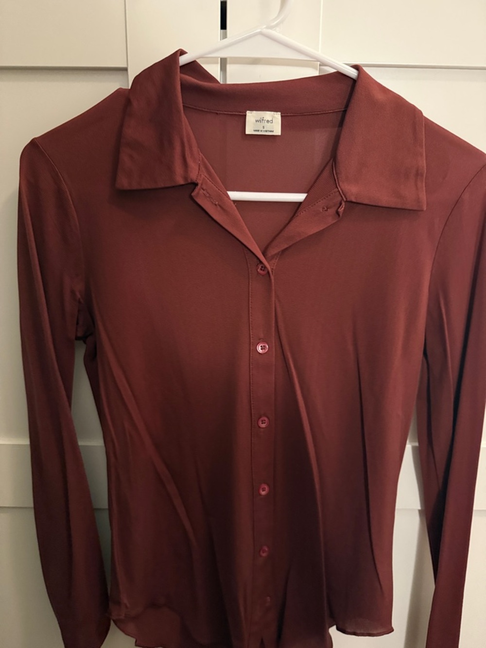Wilfred Button-Down Long Sleeve Top in Brick Red